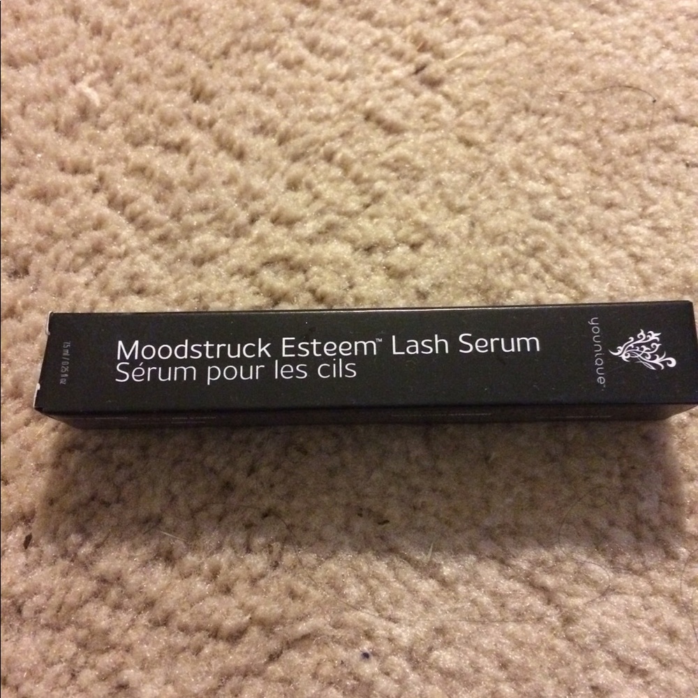 Younique Moodstruck Esteem Lash Serum